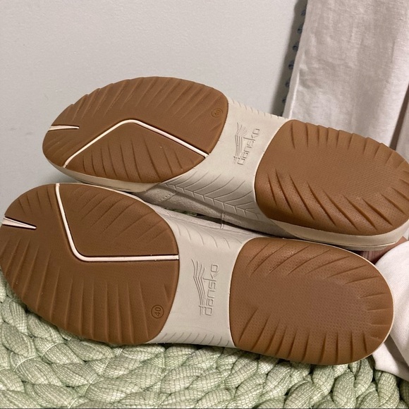 NWOB Dansko Hilda Cream Suede Sporty Maryjane Sneaker - Picture 9 of 9